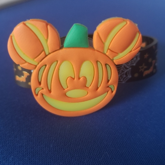 Disney Mickey Pumpkin Halloween light up bracelets - Picture 3 of 16